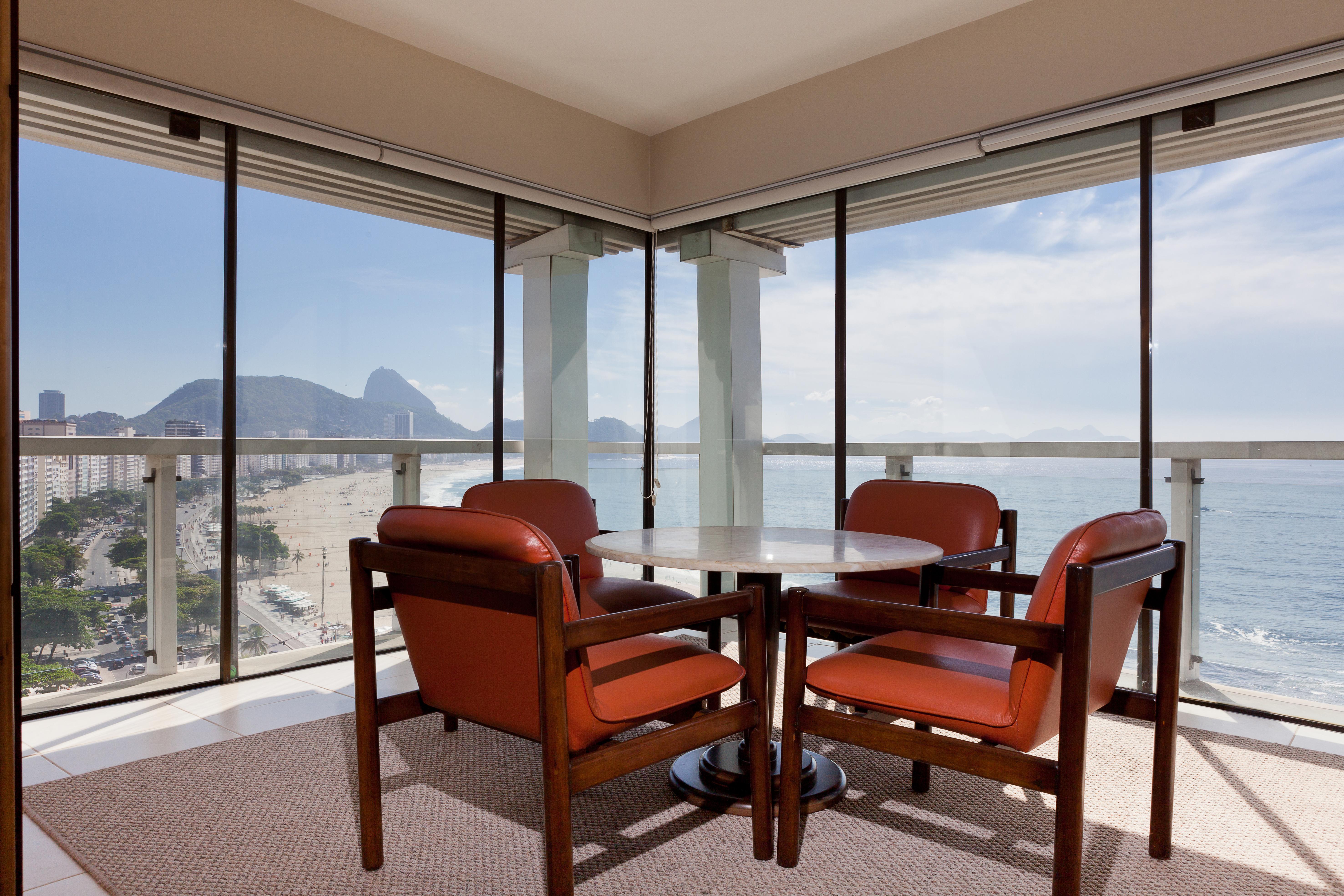 리우 오톤 팰리스 호텔 리오데자네이루 외부 사진 The balcony of a suite at the Copacabana Palace