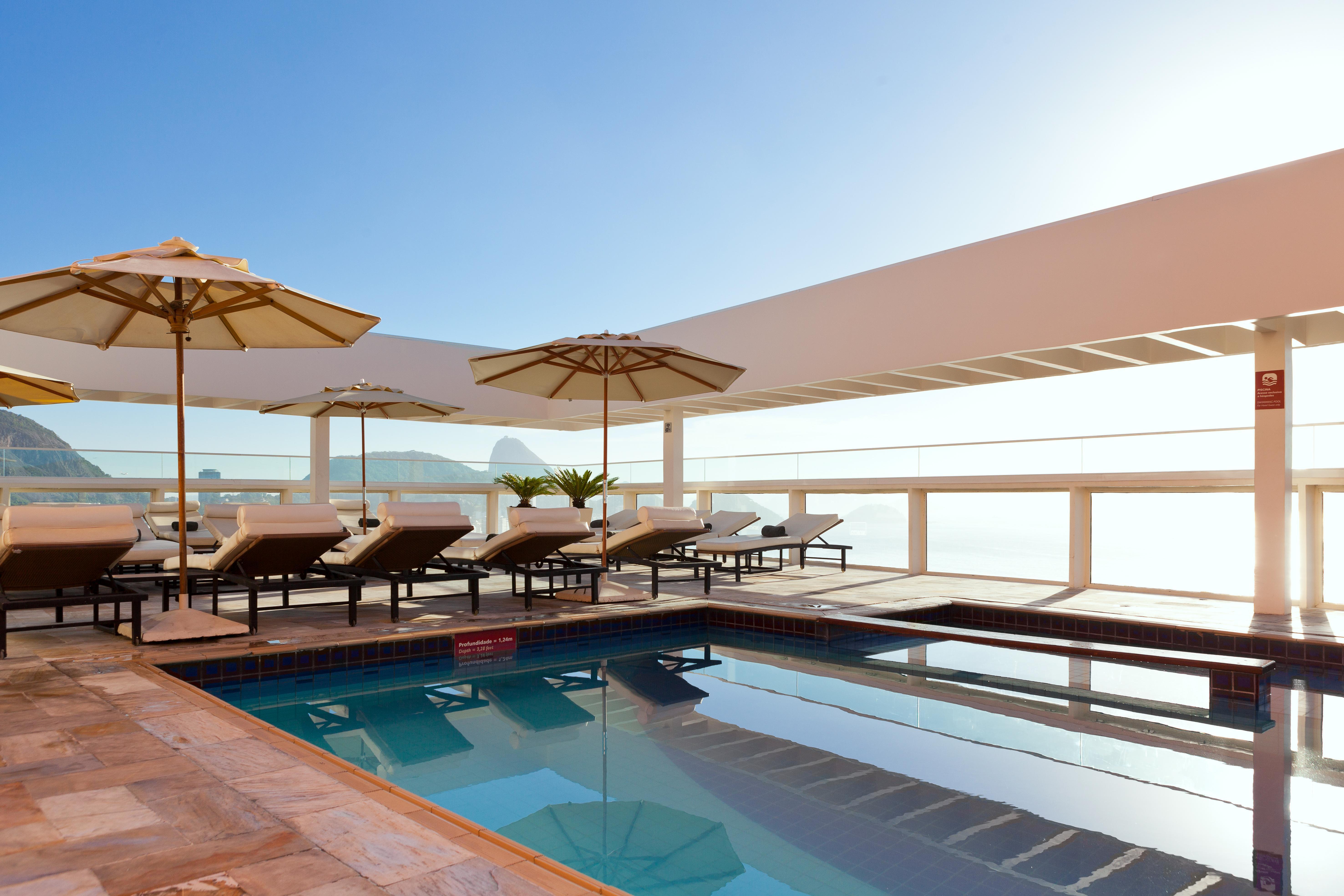 리우 오톤 팰리스 호텔 리오데자네이루 외부 사진 The pool deck of the hotel