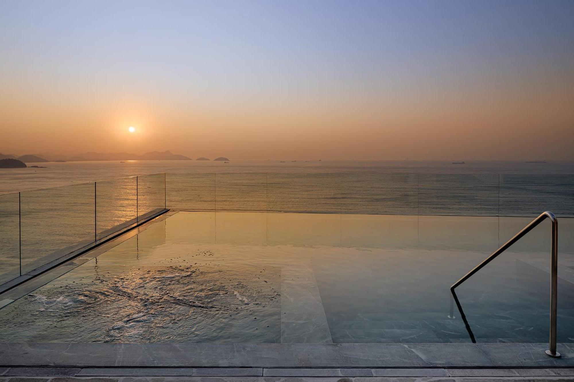 리우 오톤 팰리스 호텔 리오데자네이루 외부 사진 The swimming pool at the hotel